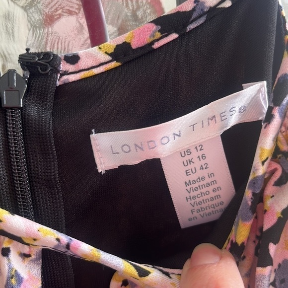 London Times Spring Floral Cropped Halter Jumpsuit Size 12 - Picture 9 of 15